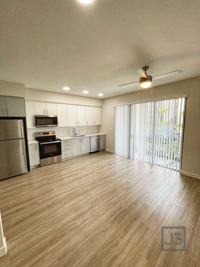 Kitchen/Patio - 7082 Woodmont Way