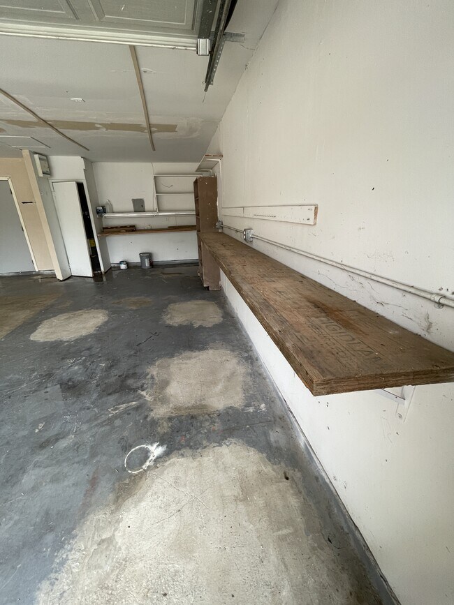 Building Photo - 1078 Honey Tree St