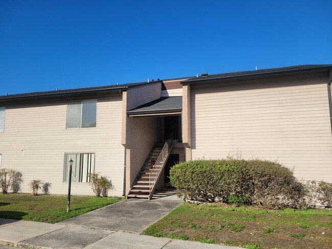 Building Photo - FOR RENT!!! CUTE AND COZY 1 BEDROOM 1 BATHROOM CONDO.- ON THE WATER...