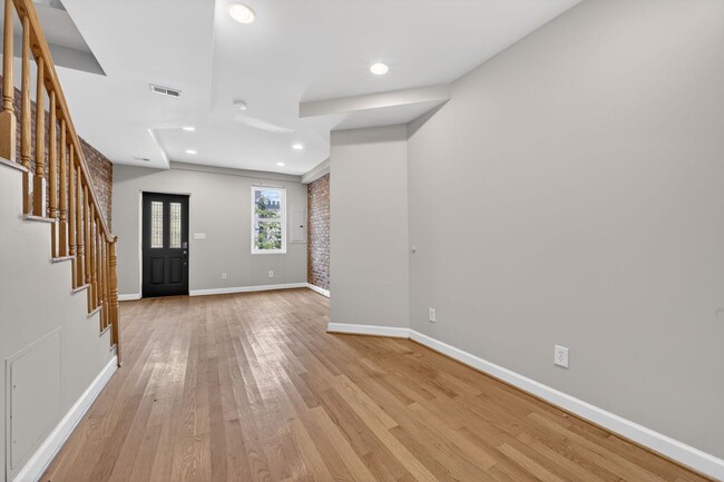 Building Photo - 1028 4th St NE