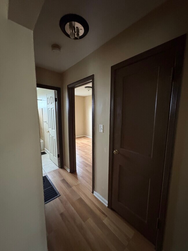 Building Photo - 1494 E 25th Ave