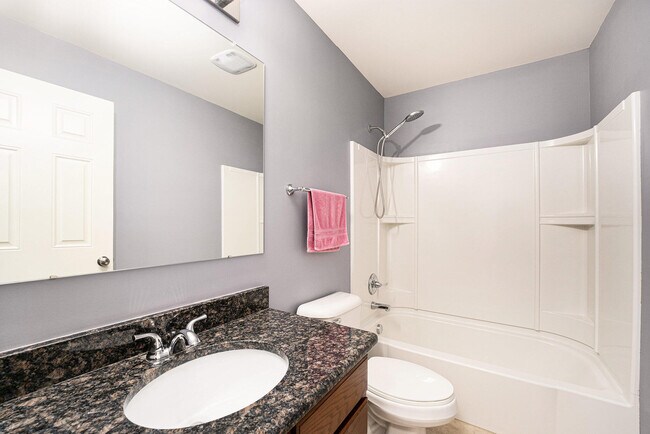 Building Photo - 27106 Ladbroke St