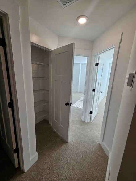 Building Photo - 31 Moon Haven Way