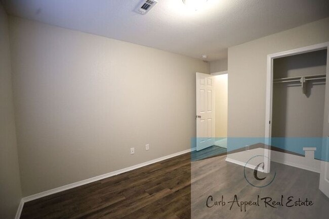 Building Photo - Beautiful 3 bed / 2 bath home with fenced back yard - Nettleton!!