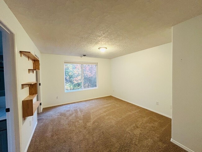 Building Photo - Adorable SW Portland Home Now Available