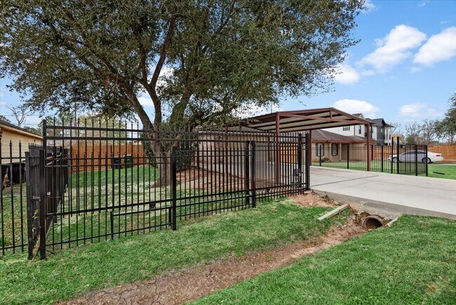 Building Photo - 5018 Wilmington St