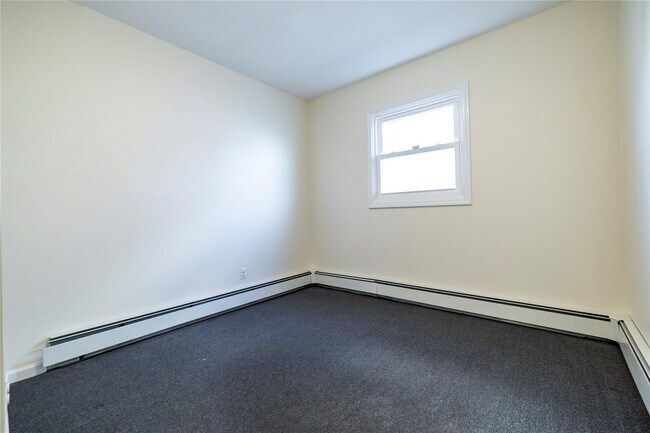 Building Photo - 4047 Greentree Dr