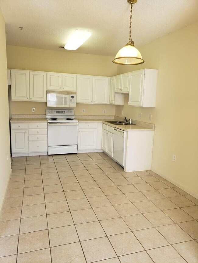 Building Photo - Condo for Rent in Brier Creek area