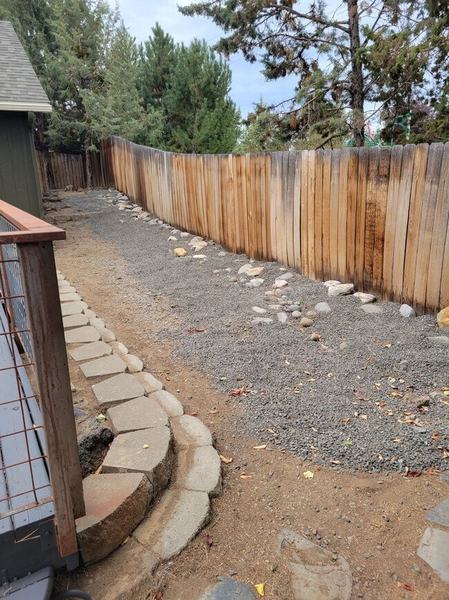 Building Photo - Newly painted  2,000+ sq home with RV parking