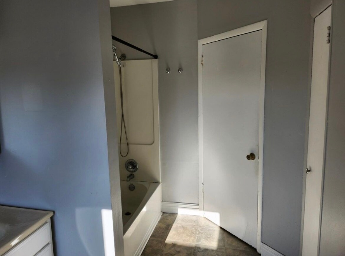 Building Photo - 163 Sumac St