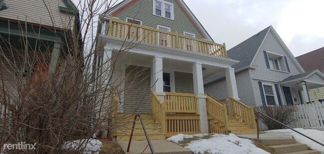 Building Photo - 3 br, 1 bath Apartment - 3374 N Richards St