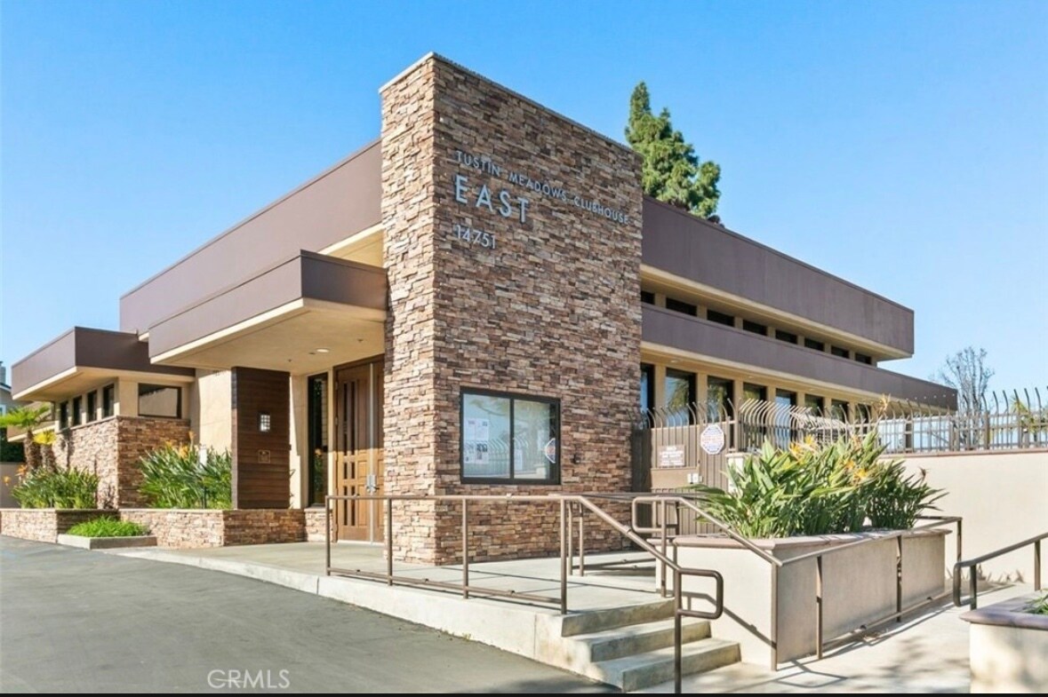 Building Photo - 1942 Brookshire Ave