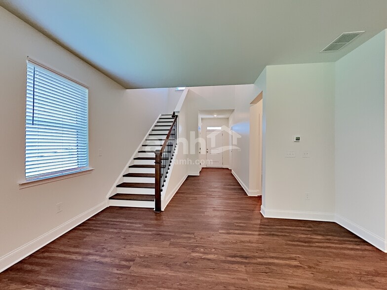 Building Photo - 245 Lake Vista Dr