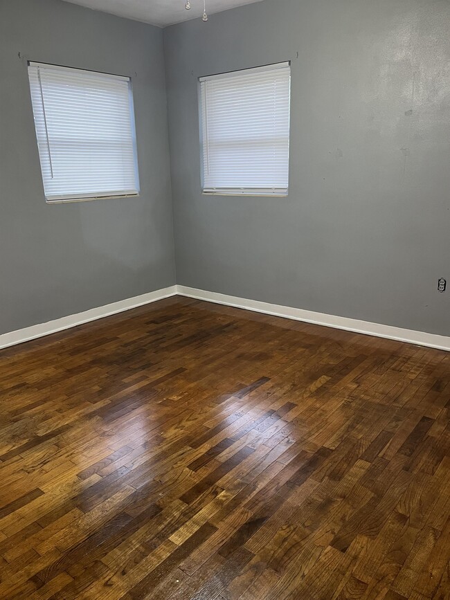 Building Photo - 1412 E Voorhis Ave
