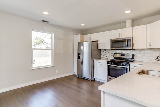 Building Photo - 4702 Bandera Rd