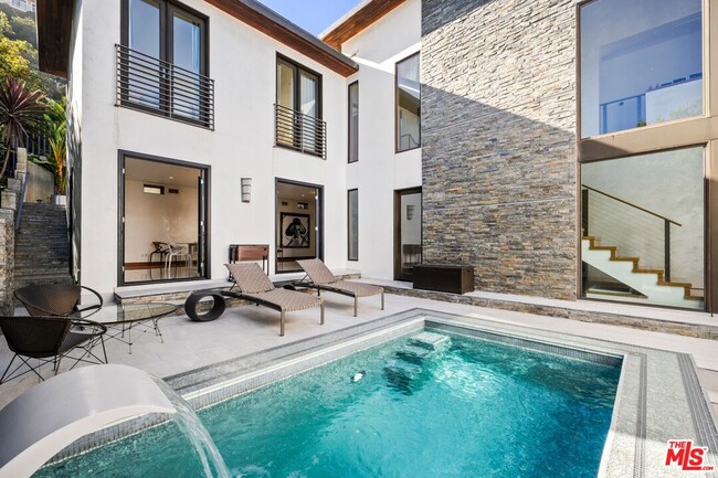 Building Photo - 2437 Apollo Dr