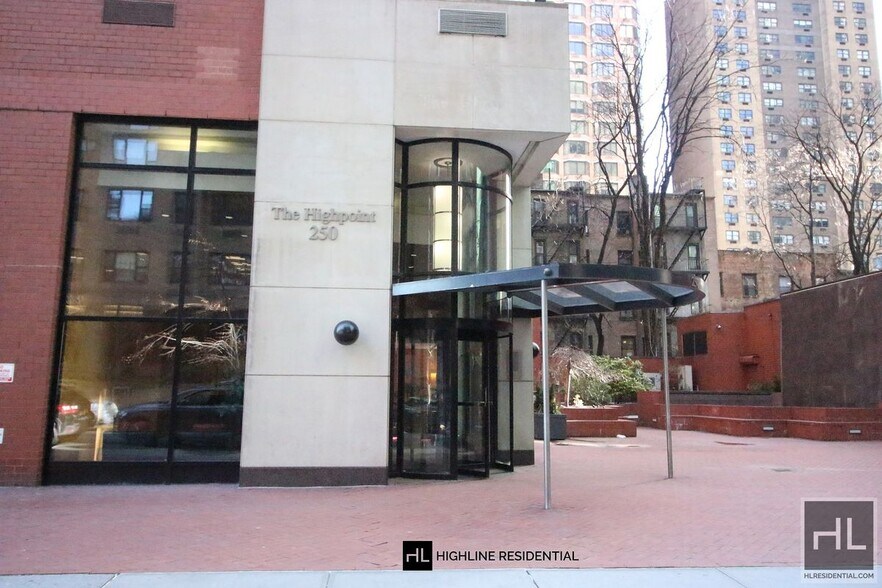 Building Photo - 250 EAST 40 STREET