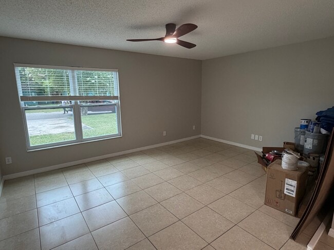 Building Photo - 11510 Valencia Dr