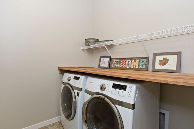 Building Photo - 4Bd/3Ba Snoqualmie House