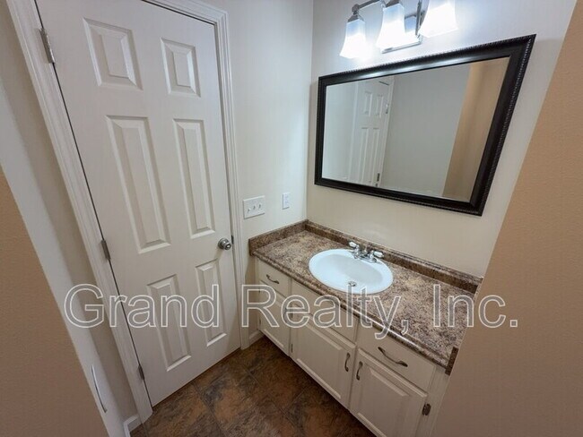 Building Photo - 4429 Amberwood Cir