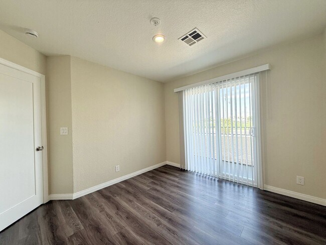 Building Photo - RECENTLY RENOVATED! 3 Bedroom 1 Bathroom Apartment in Indio, CA
