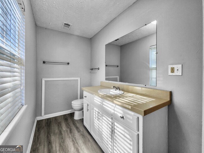 Building Photo - 201 Old Mill Trail SW