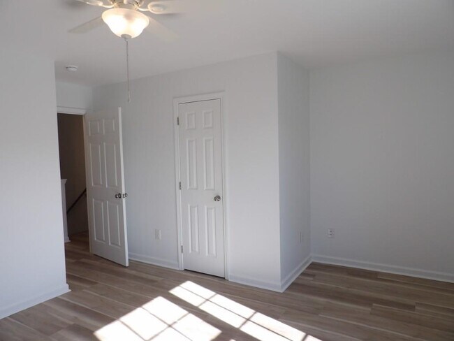 Building Photo - 4116 Horseshoe Rd N