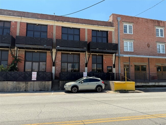 Primary Photo - 915 N San Jacinto St