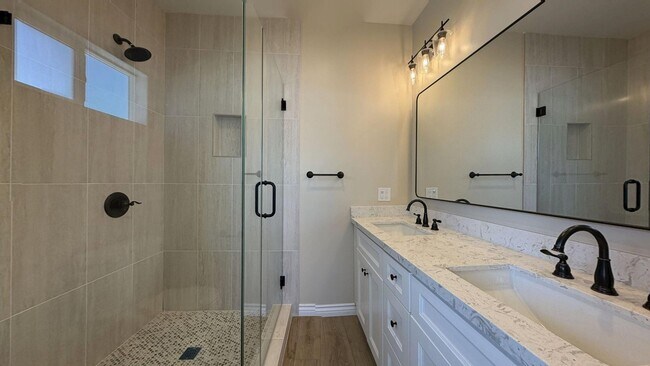 Building Photo - 1018 College Ave