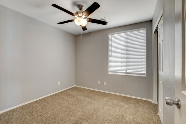 Building Photo - 4 Bedroom Home in the South West / 89139 Area