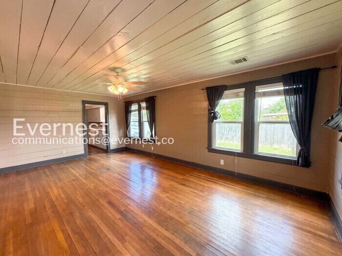 Building Photo - 106 Co Rd 425
