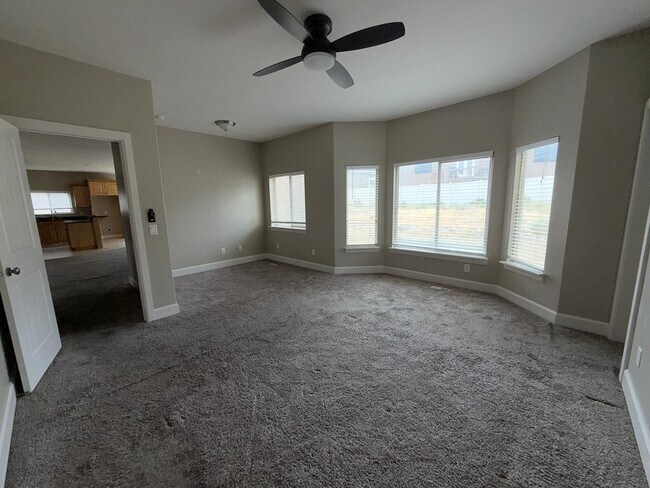 Building Photo - 783 Meadow Side Dr