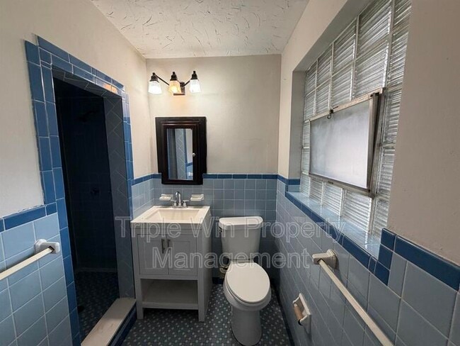 Building Photo - 30 Rolling Hills Dr