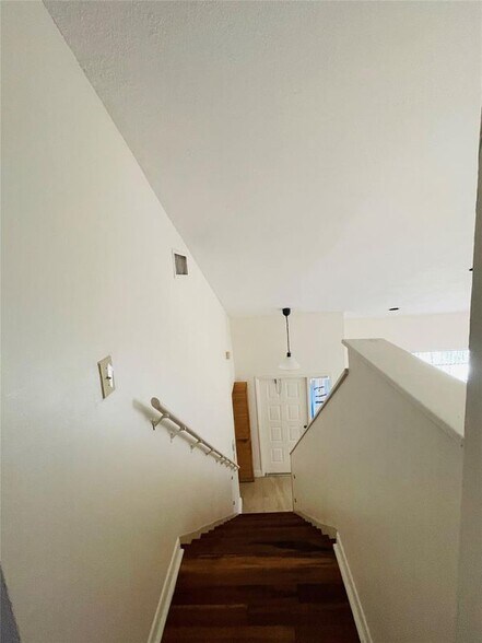 Building Photo - 13976 Langley Pl