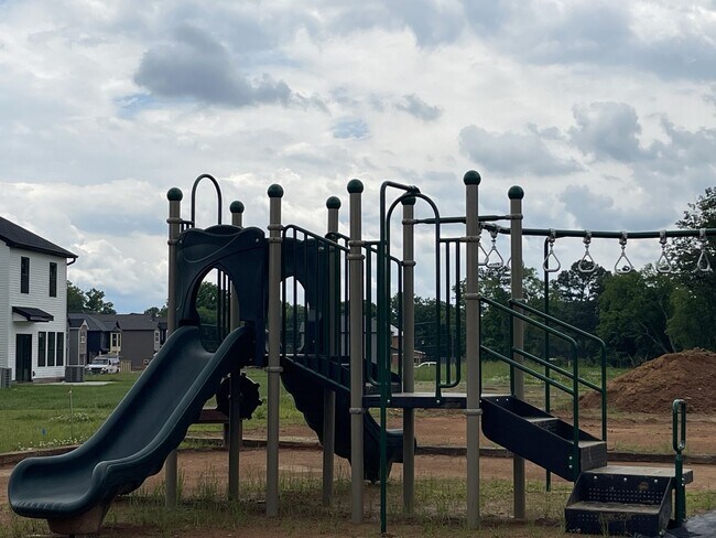Building Photo - Gorgeous Single Family Home