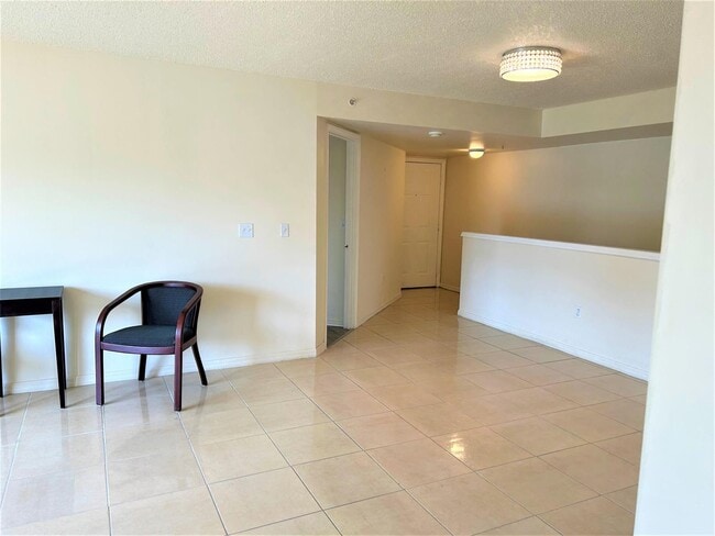 Building Photo - 1300 Crestwood Ct S