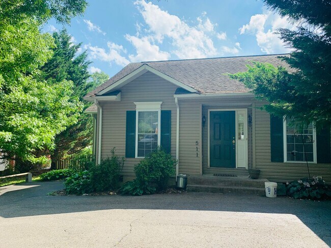 Building Photo - 511 Owens St