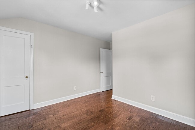Building Photo - 3 Bed 3 Bath - Bethesda Colonial - Move-In...
