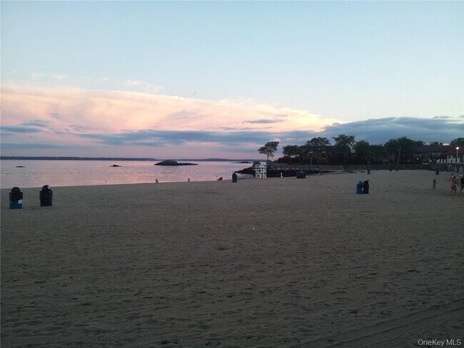 Building Photo - 5 Laurel St