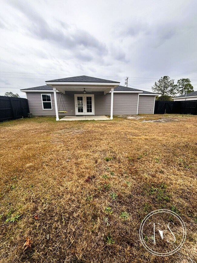 Building Photo - Updated 3 Bedroom Home in Persimmon Estates subdivision of Ludowici, GA