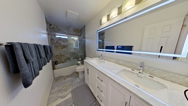 Building Photo - 1007 Brown Dr