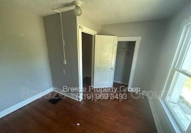 Building Photo - 517 E Vine St