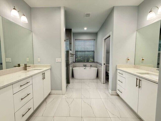 Building Photo - 3 bed 2 bath Single Family home in Golden Gate Estates