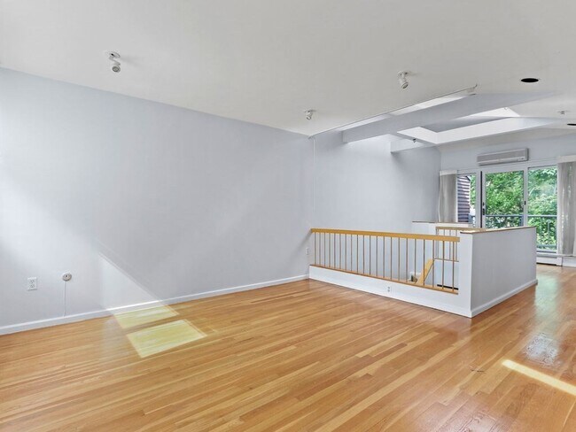 Building Photo - 336 Harvard St