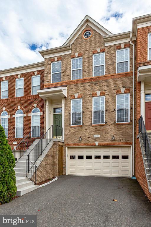 Building Photo - 22050 Dilworth Square