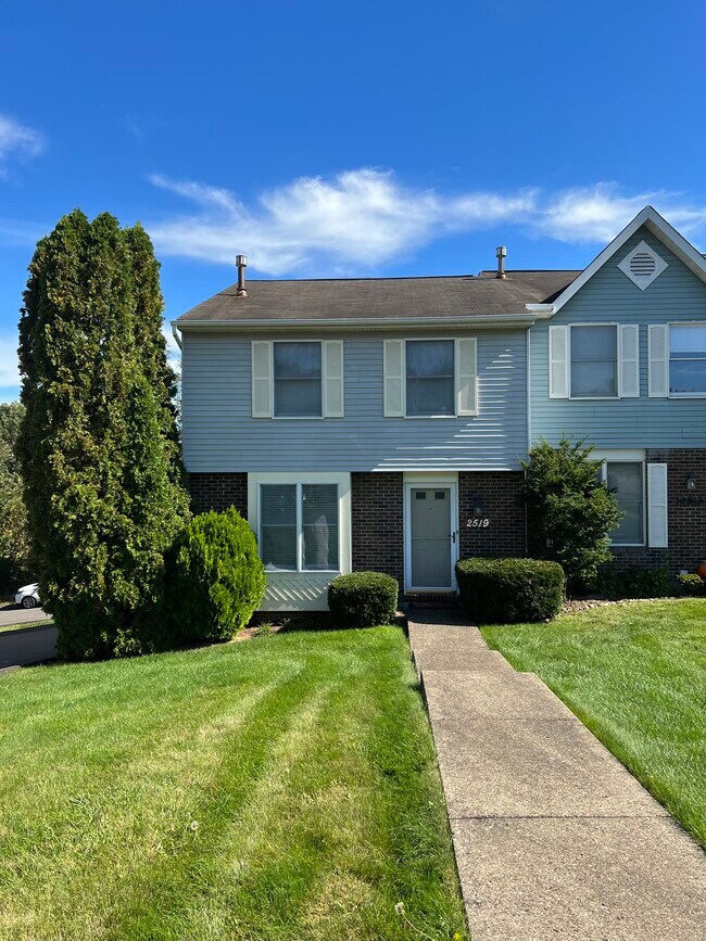 Front End Unit - 2519 Hawthorne Dr