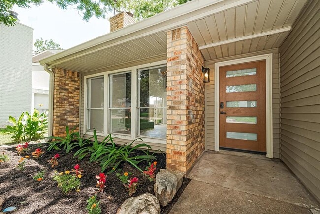 Building Photo - 1306 Briarmead Dr