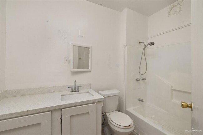 Building Photo - 221 W 14th St