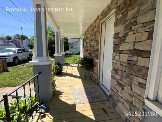 Building Photo - 1 17th St SE