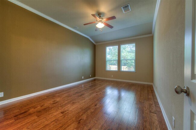 Building Photo - 405 S Meadowlark St